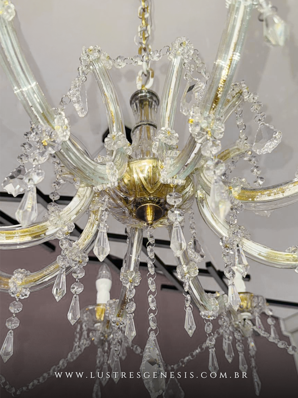 Lustre de Cristal Cl&aacute;ssico Ouro Cristal Transparente 8 Bra&ccedil;os